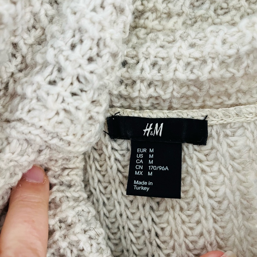 H&M Sweater - Picture 2 of 3
